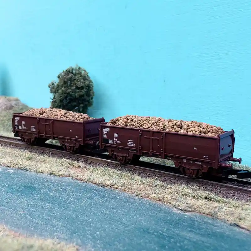 2 wagons tombereaux type E0 17, chargement de betteraves sucrières, DB, Ep. IV - MARKLIN 82396 - Z 1/220 Affaire À Saisir