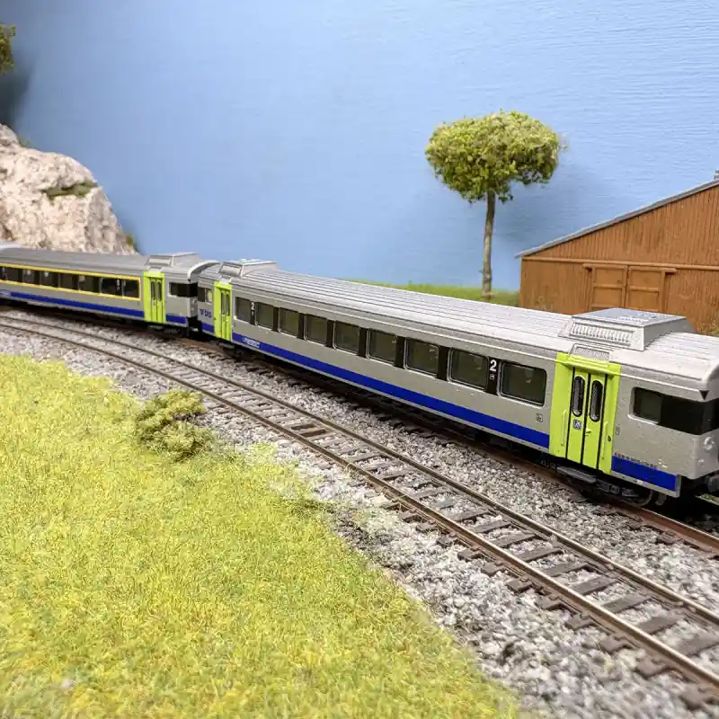 2 voitures voyageurs du "Goldenpassline", train Express, BLS, Ep. VI - MINITRIX 18294 - N 1/160 Haute Qualité