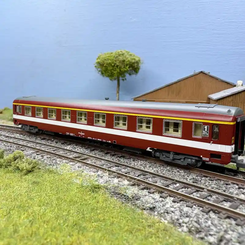 Offre Limitée Voiture UIC Y A9, 1CL, ex-Le Capitole, bande de classe jaune, SNCF, Ep. IV - REE NW-332 - N 1/160