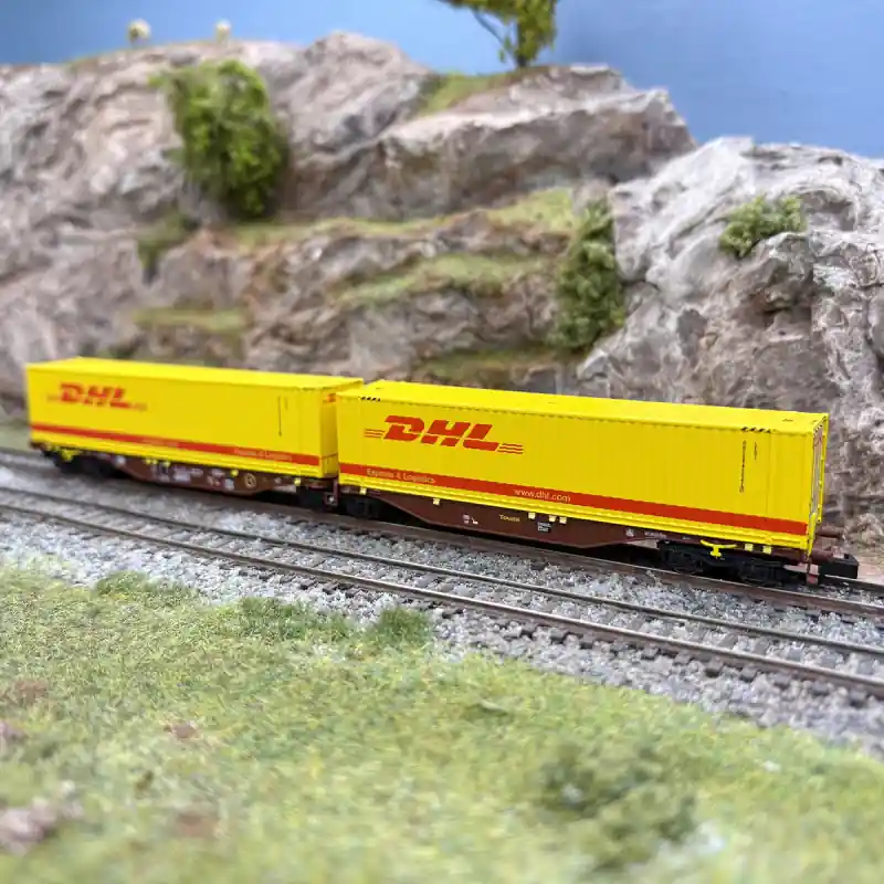 Haute Qualité Wagon porte conteneurs Sggmrss 90, 2 conteneurs DHL, TOUAX, Ep. VI - REE NW-236 - N 1/160