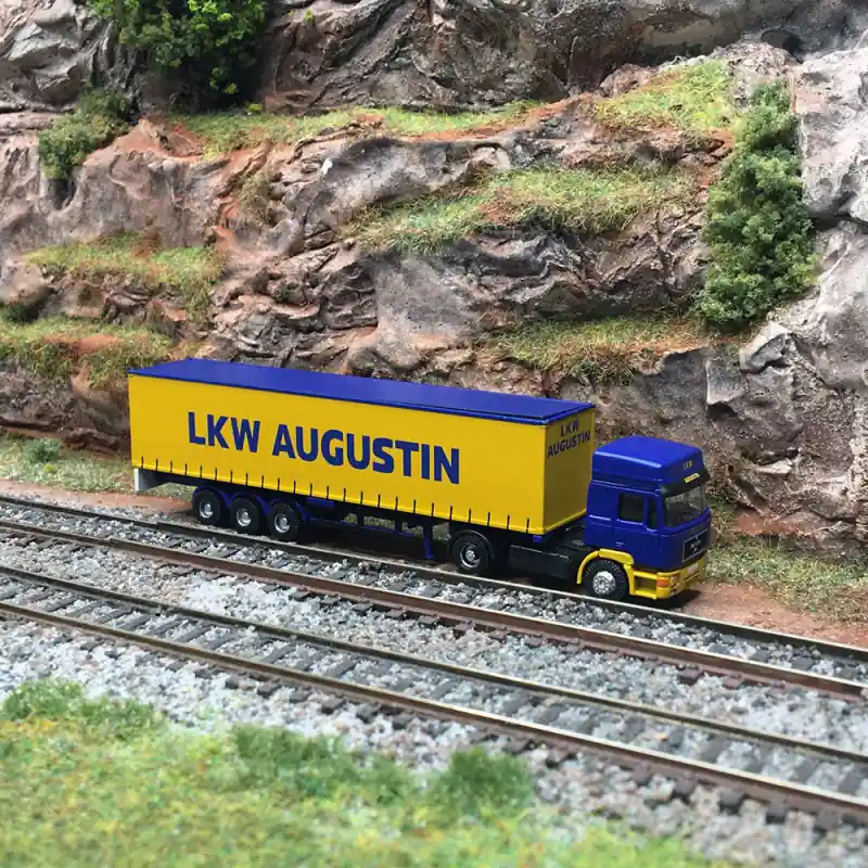 Soldes MAN F90 camion semi remorque bâche "LKW Augustin", Jaune et bleu - MINIS LC4069 - N 1/160