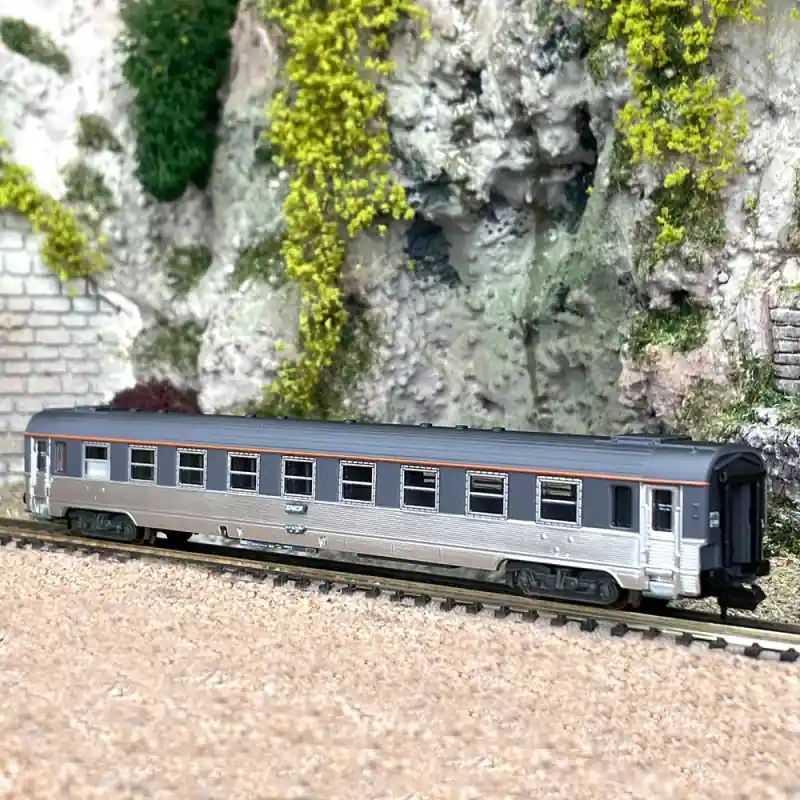 Voiture DEV inox "bar disco" Sncf, Ep IV et V - ARNOLD HN4339 - N 1/160 Seulement Aujourd'hui