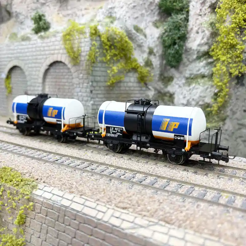 Super Prix Coffret 2 wagons citernes 2 essieux sans cabine de frein, «IP», FS, Ep. IV - RIVAROSSI HR6709 - HO 1/87
