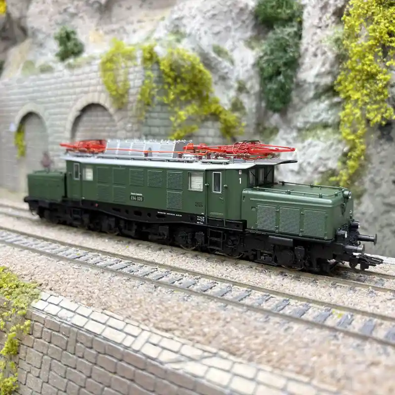 Must-Have Locomotive électrique lourde BR E 94 026, «Deutsches Krokodil», DB, Ep. III - MÄRKLIN 39993 - HO 1/87
