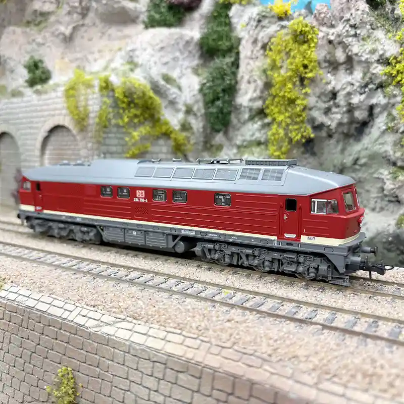 Offre Limitée Locomotive diesel BR 234 399-4, «Ludmilla», DB AG, Ep. IV à VI - ROCO 7300094 - HO 1/87