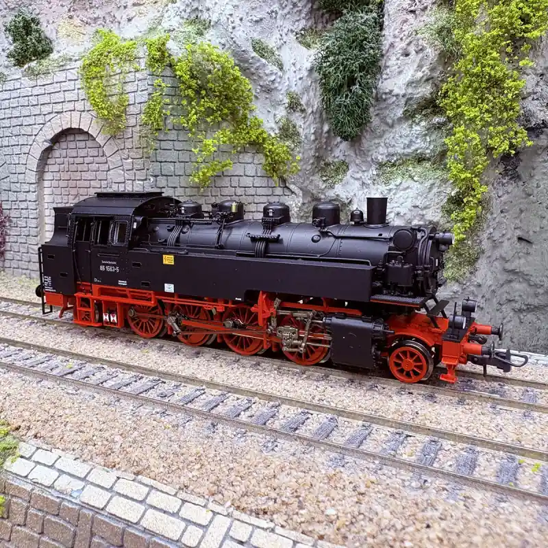 Offre Limitée Locomotive à vapeur BR 86 1563-5, dépôt de Heringsdorf, DR, Ep. IV - ROCO 7100032 - HO 1/87