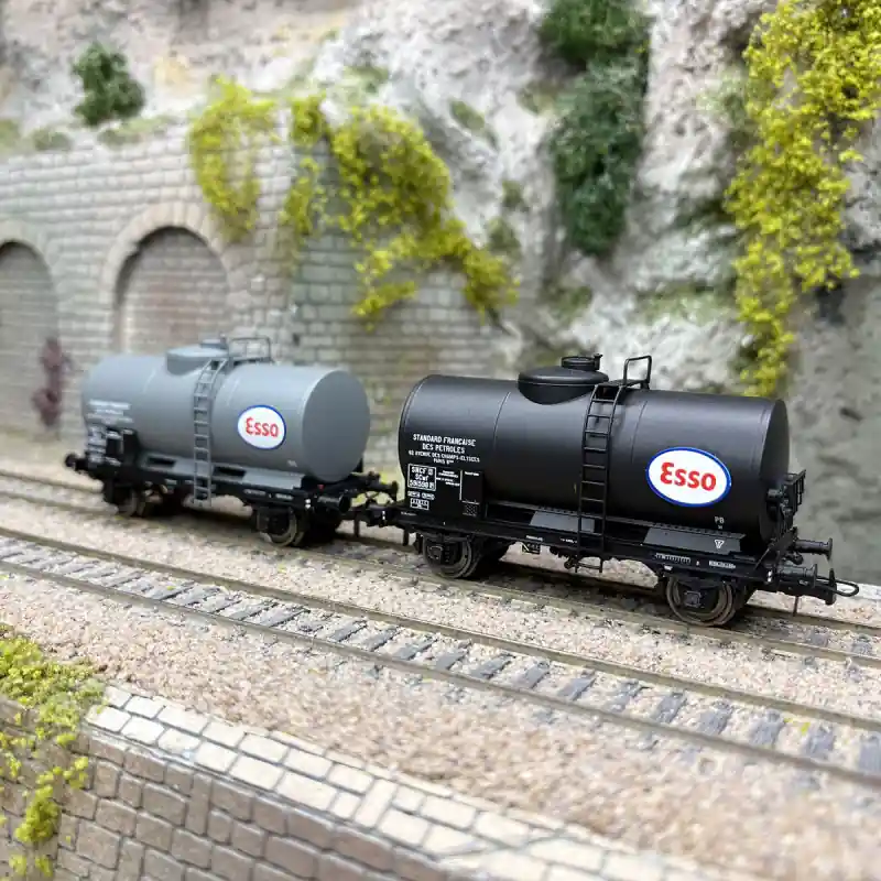 Coffret de 2 wagons citernes pétrole « ESSO », SNCF, Ep. III - REE MODELES WB-870 - HO 1/87 Achat Immédiat