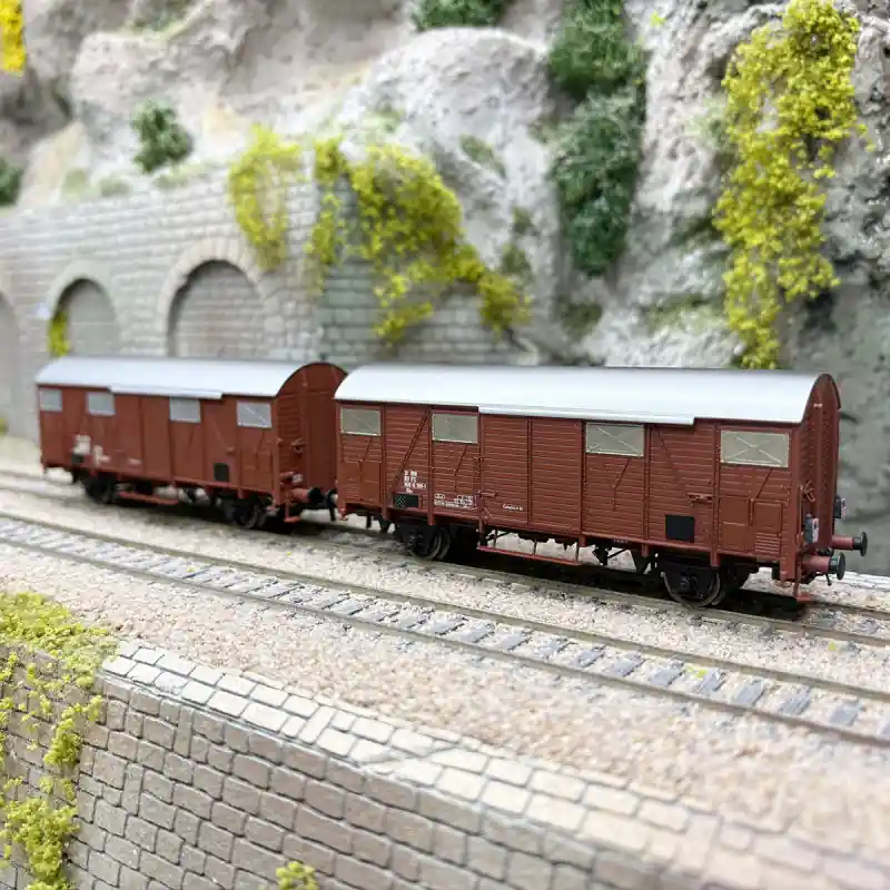 2 wagons couverts type Ghs, feux de fin de convoi, FS, Ep. IV - RIVAROSSI HR6696 - HO 1/87 Pas Cher