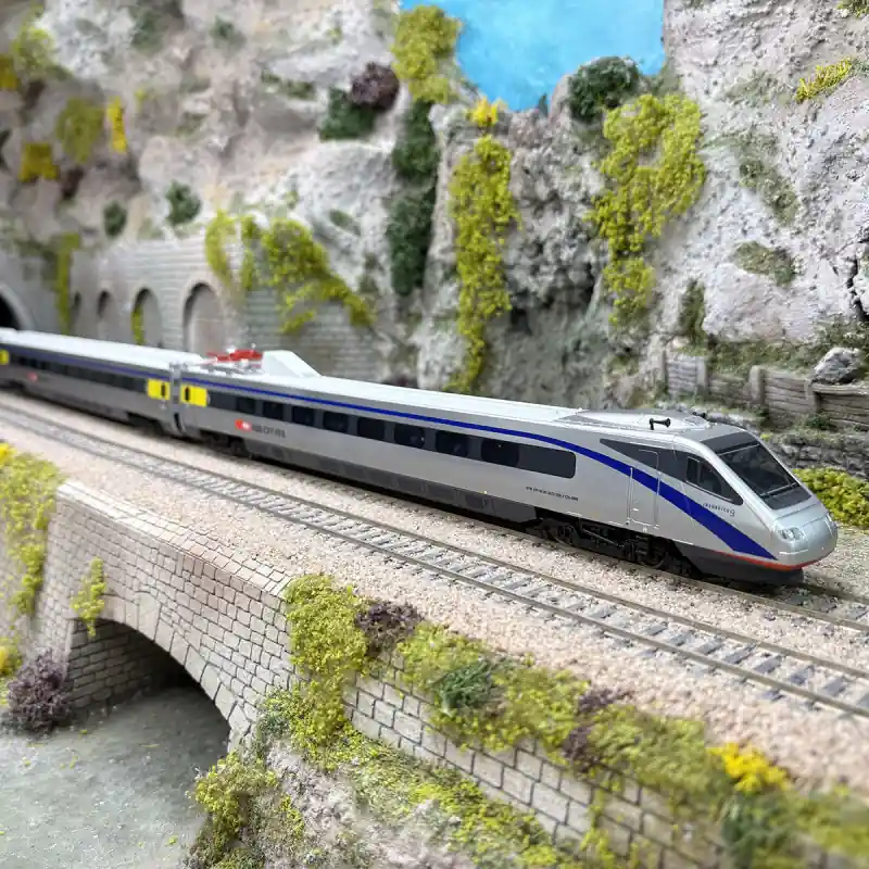 Expédié Aujourd'hui Train à grande vitesse pendulaire ETR 470 N°9, "Insubrico", 4 éléments, SBB CFF, Ep. VI - RIVAROSSI HR2964 - HO 1/87