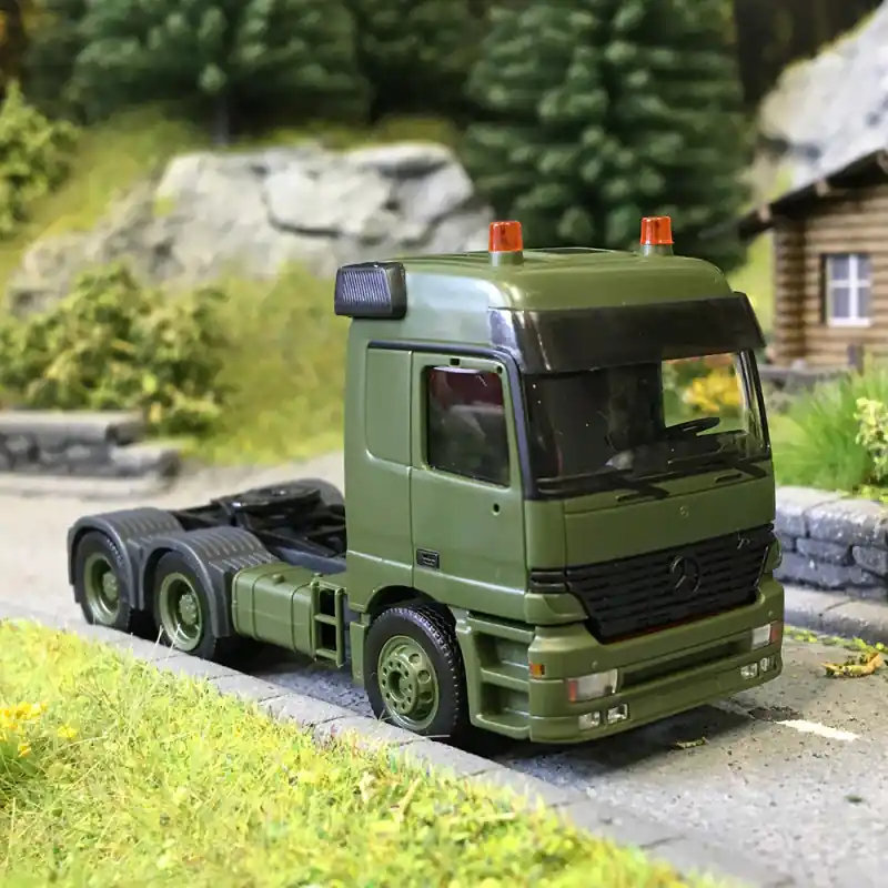 Prix Réduit Mercedes Benz, Actros L MP1, tracteur à 3 essieux, vert olive - HERPA 747264 - HO 1/87