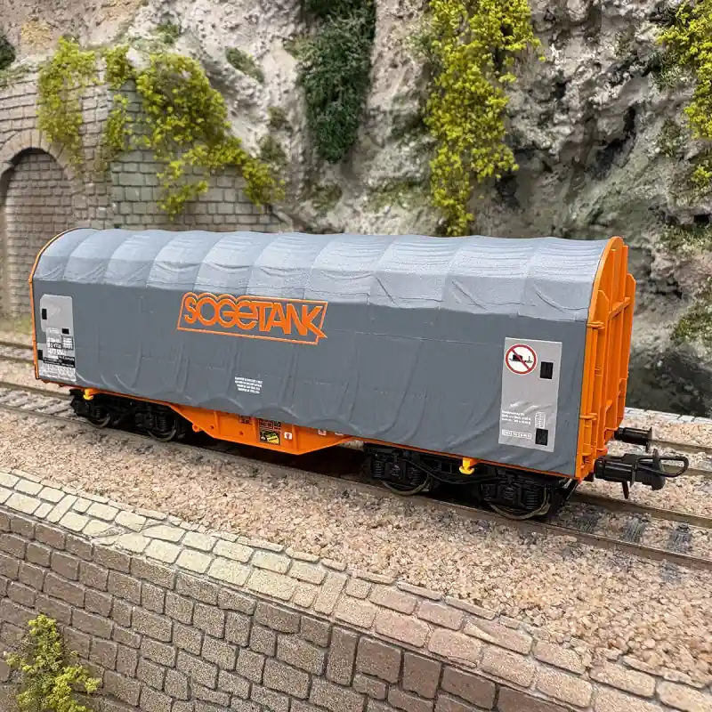 Haute Qualité Wagon à bâche coulissantes de type Shimmns, SOGETANK, Ep. VI - ROCO 6600133 - HO 1/87