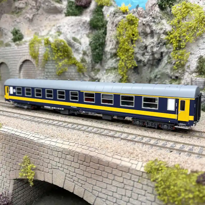 Voiture voyageurs type I4 AB, Benelux, SNCB, Ep. IV - LSMODELS 42185 - HO 1/87 Dernier Modèle
