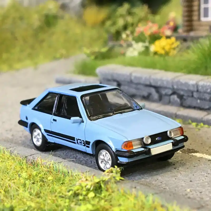 Achetez Aujourd'hui Ford Escort XR3, bleu, 1982 - PCX 870791 - HO 1/87