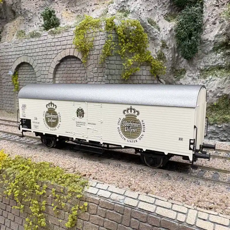 Wagon couvert frigorifique de type Tnfhs 38, Warsteiner Brauerei, DB, Ep. III - BRAWA 50963 - HO 1/87 Meilleur Prix