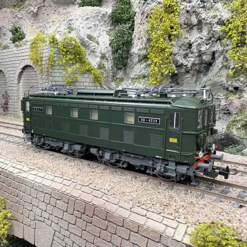Commander Maintenant Locomotive électrique BB 4239 de manœuvre, SNCF, Ep. IV, digital son - PIKO 97430 - HO 1/87