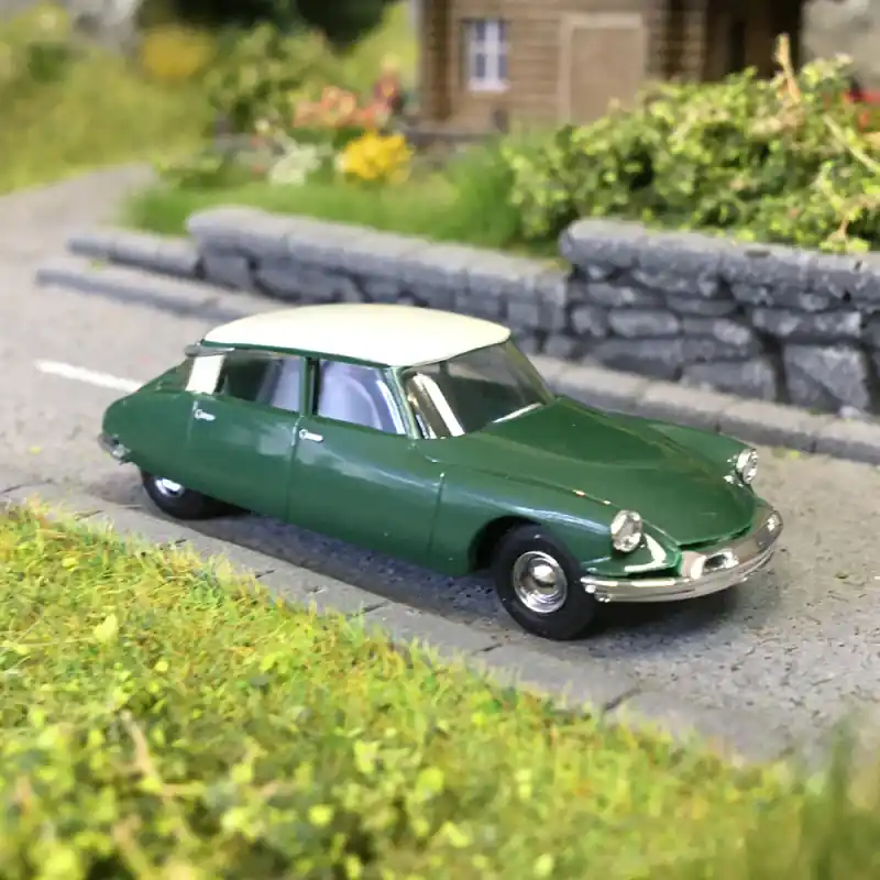 Jusqu'à Épuisement Des Stocks Citroën DS19, vert foncé/blanc, 1955 - BUSCH 48020 - HO 1/87