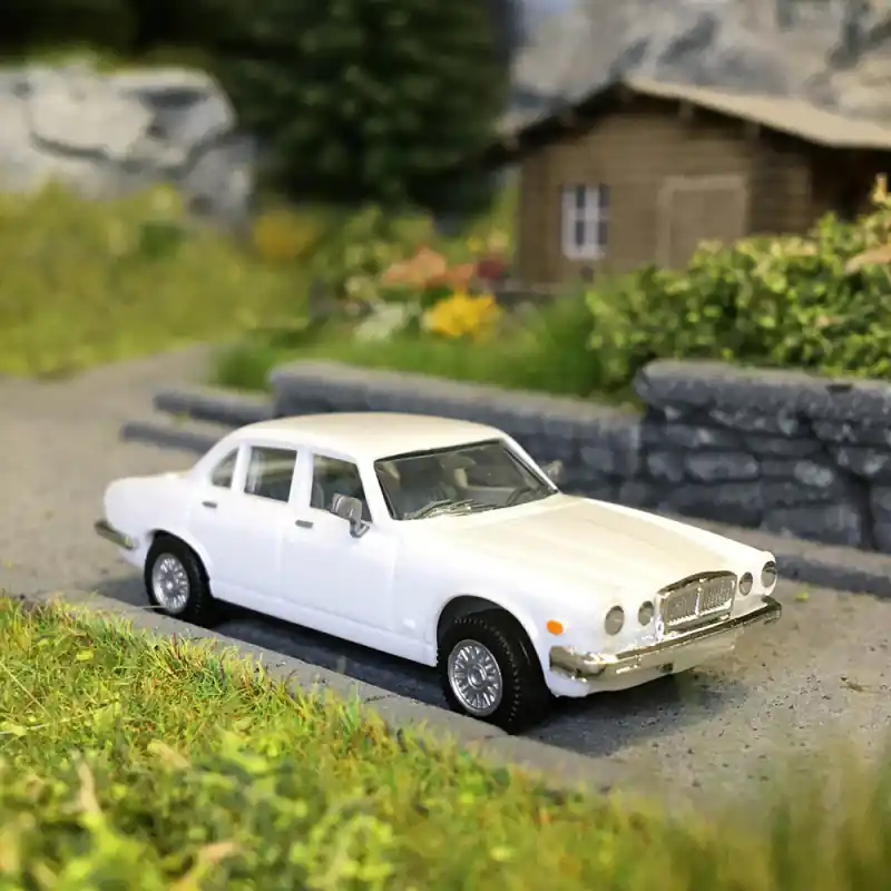Jaguar XJ Série III, blanc, 1979 - HERPA 420587-002 - HO 1/87 Affaire À Saisir
