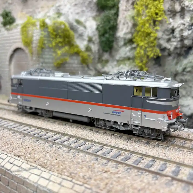 Locomotive électrique BB 9284, livrée Multiservice, Tours St Pierre, SNCF, Ep. V et VI - REE MB-177 - HO 1/87 Promotion