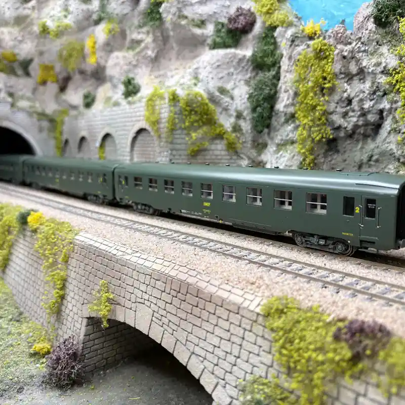 Populaire 3 voitures DEV AO couchettes, 2CL, B9C9, SNCF, Ep. IV - REE VB-405 - HO 1/87