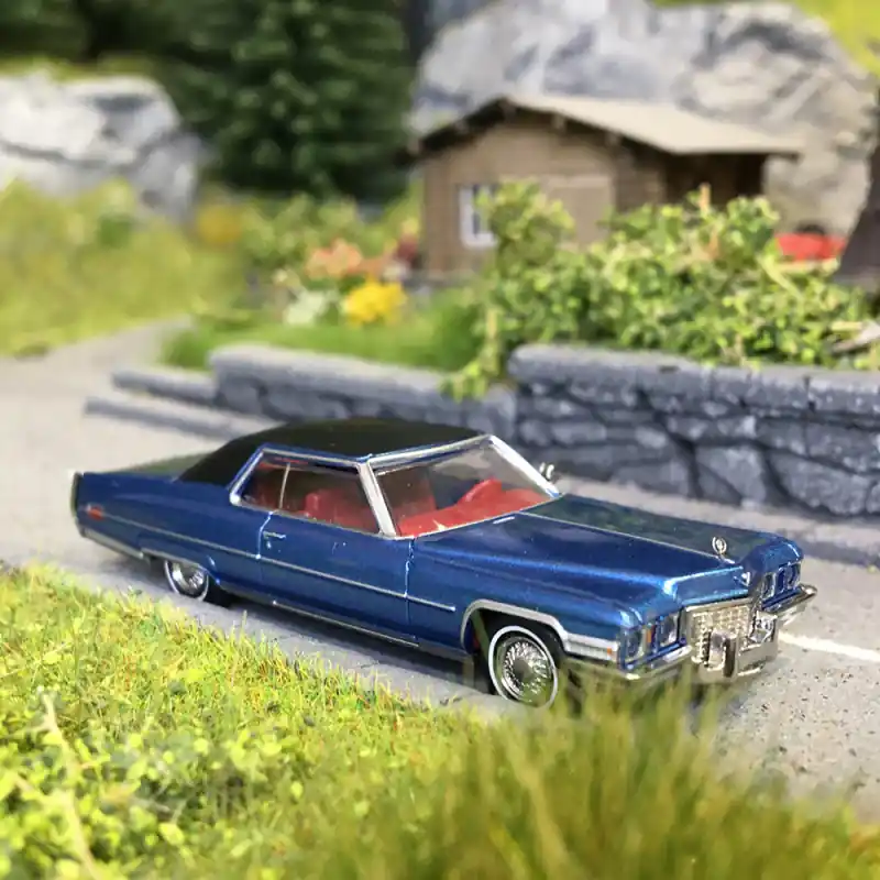 Cadillac coupé Deville, bleu et noir, 1972 - BREKINA 18128 - HO 1/87 Bon Marché