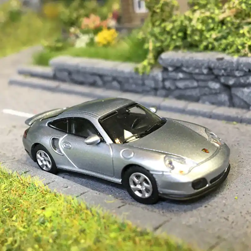 Authentique Porsche 911 (996) Turbo coupé, argent, 2000 - Minichamps 870068170 - 1/87