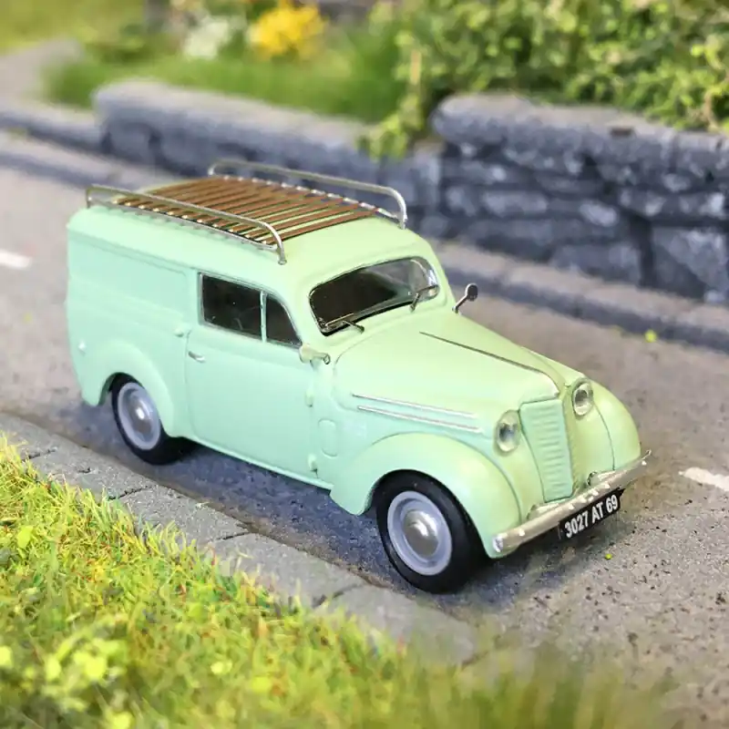 Renault Juvaquatre, tôlé vert avec galerie, 1937 - REE CB-209 - HO 1/87 Petit Prix