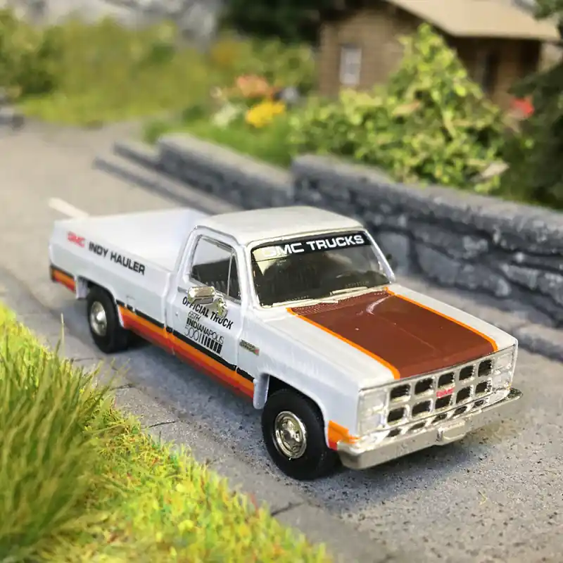 GMC C/K Sierra Grande, Indy Hauler, 1983 - BREKINA 19657 - HO 1/87 Haute Qualité
