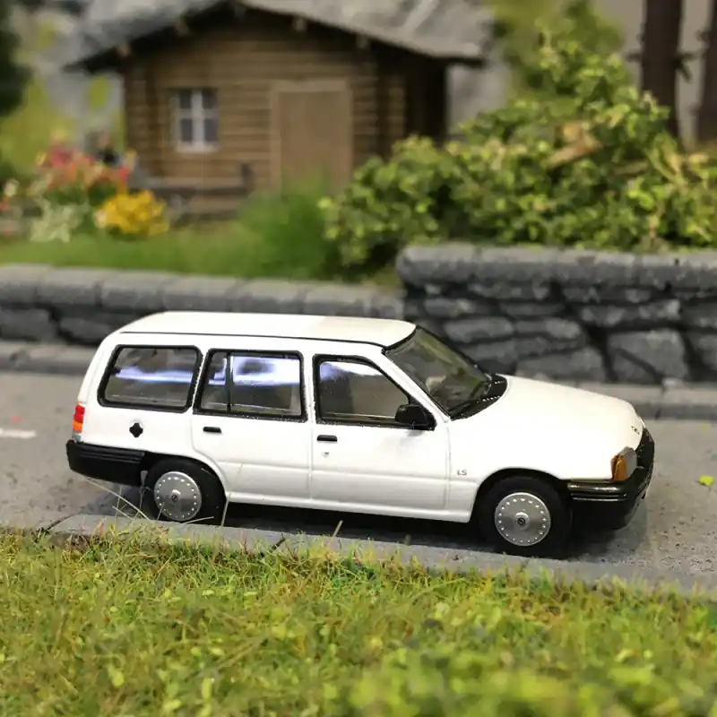 Opel Kadett E Caravan, blanc, 1989 - PCX870496 - HO 1/87 Nouvel Arrivage