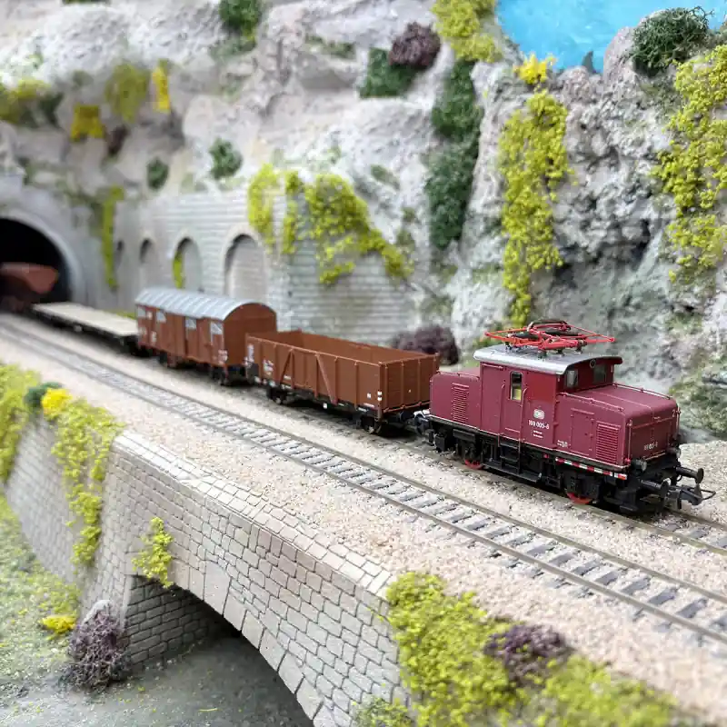 Convoi 5 élément, locomotive BR 169 + 4 wagons, Oberrammergau, DB, Ep. IV - ROCO 5500003 - HO 1/87 Must-Have