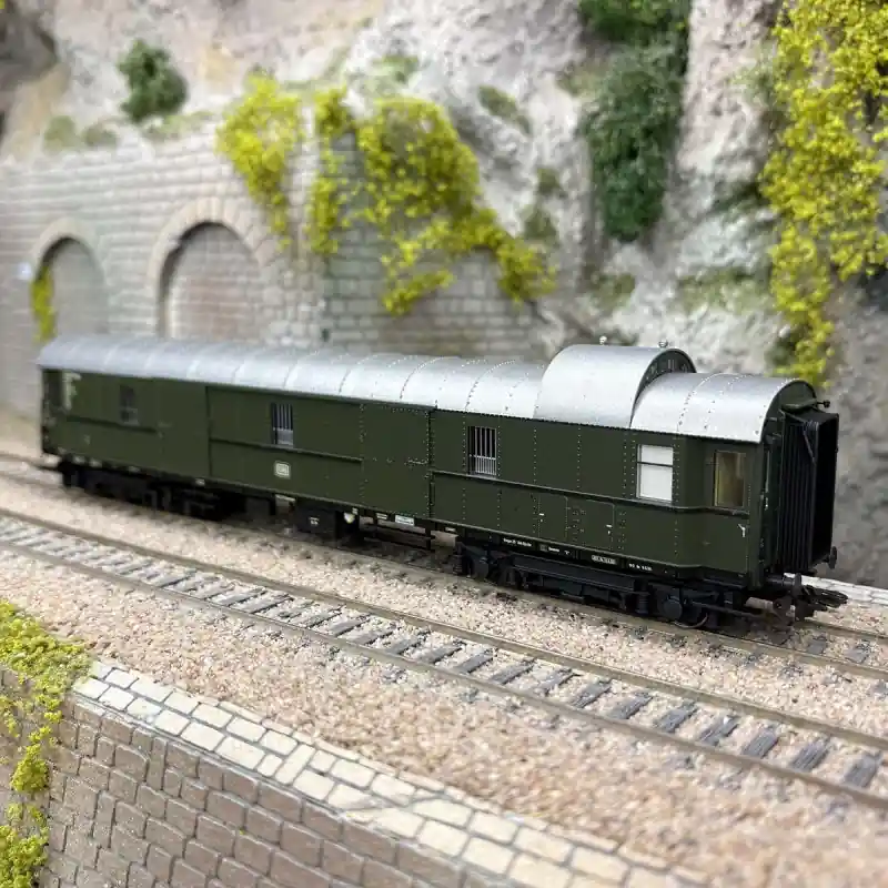 Affaire À Saisir Fourgon à bagages train express, type Pw4üe, DB, Ep. III - MARKLIN 42540 - HO 1/87