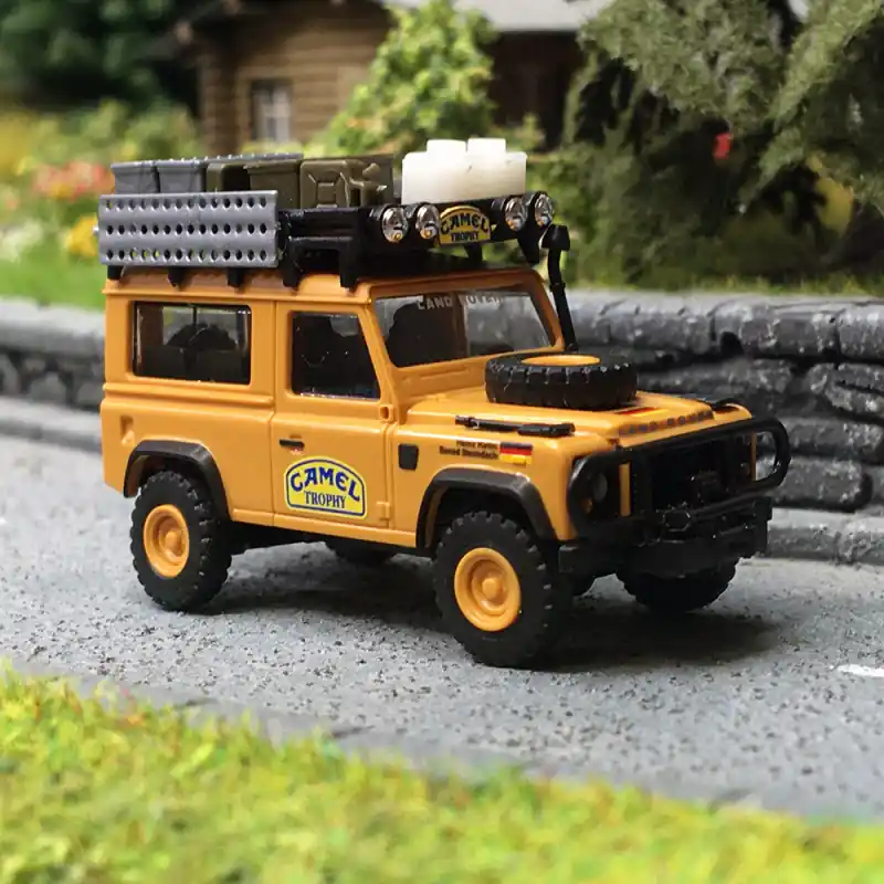 Land Rover Defender, Camel Trophy 1989 - BUSCH 54311 - HO 1/87 Authentique