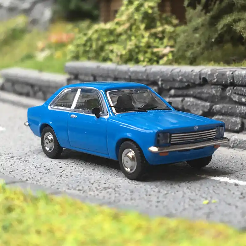 Paiement Sécurisé Opel Kadett 1973, Bleu clair - Minichamps 870040100 - HO 1/87