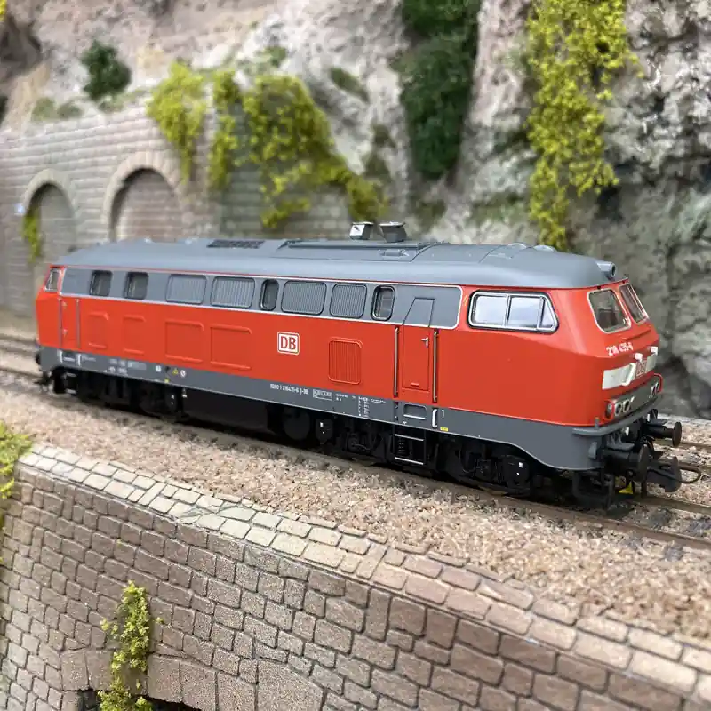 Bon Plan Locomotive diesel BR 218 435-6, DB, Ep VI, digital son 3R AC - ROCO 7320044 - HO 1/87