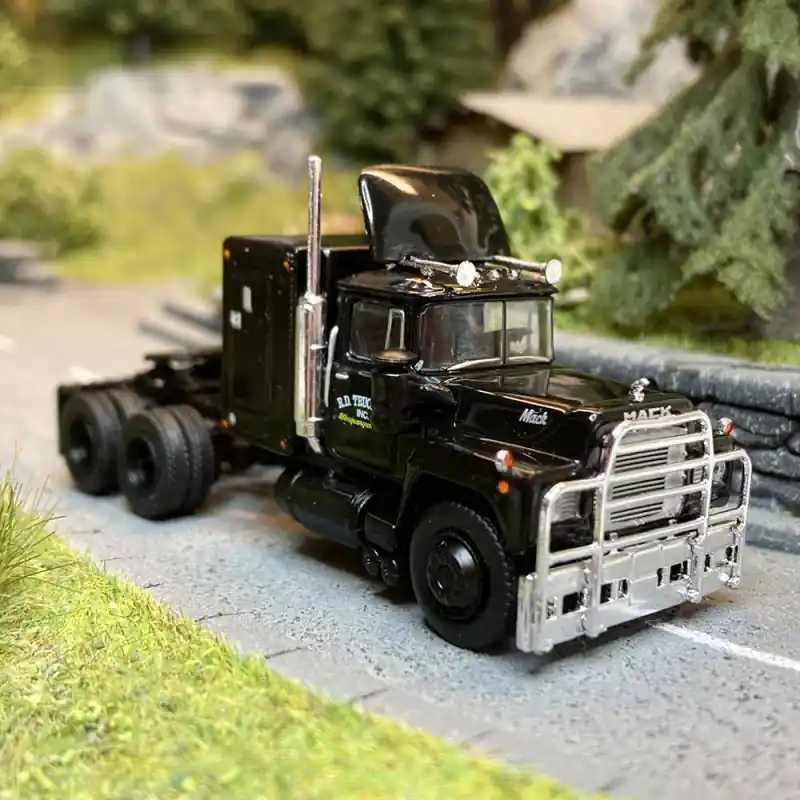 Achetez Aujourd'hui Camion, tracteur Mack RS 700, noir, film "Le convoi" - Brekina 85800 - HO 1/87