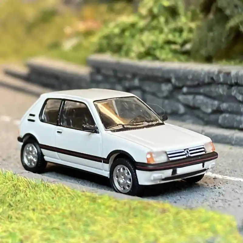 Peugeot 205 GTI, 1.9l, blanc Meige - SAI / PCX87 6311 - HO 1/87 Nouveauté