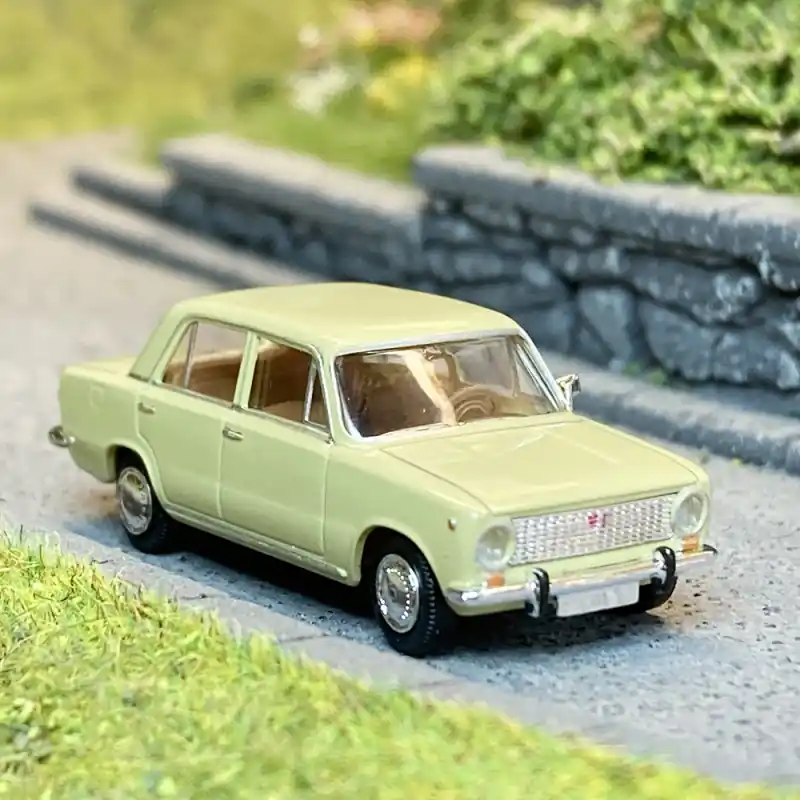 Fiat 124 berline, beige - Brekina 22417 - 1/87 Satisfait Ou Remboursé