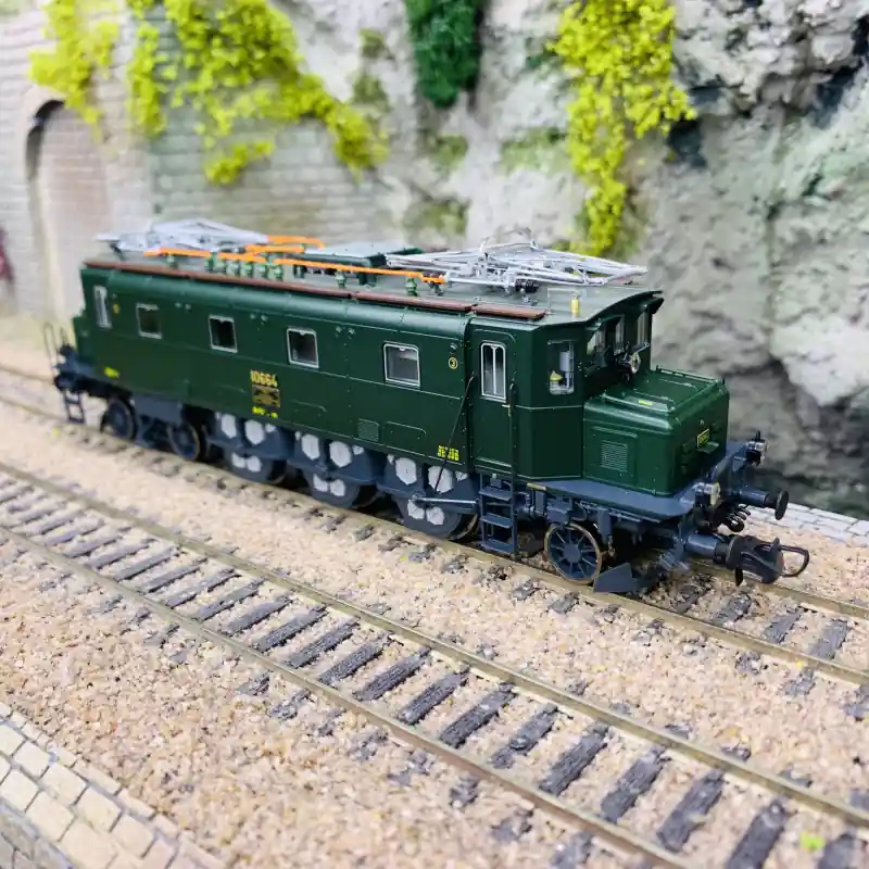 Locomotive électrique série Ae 3/6ˡ 10664, CFF, 3R Digital son, Ep IV-VI - ROCO 78092 - HO 1/87 Vente Directe