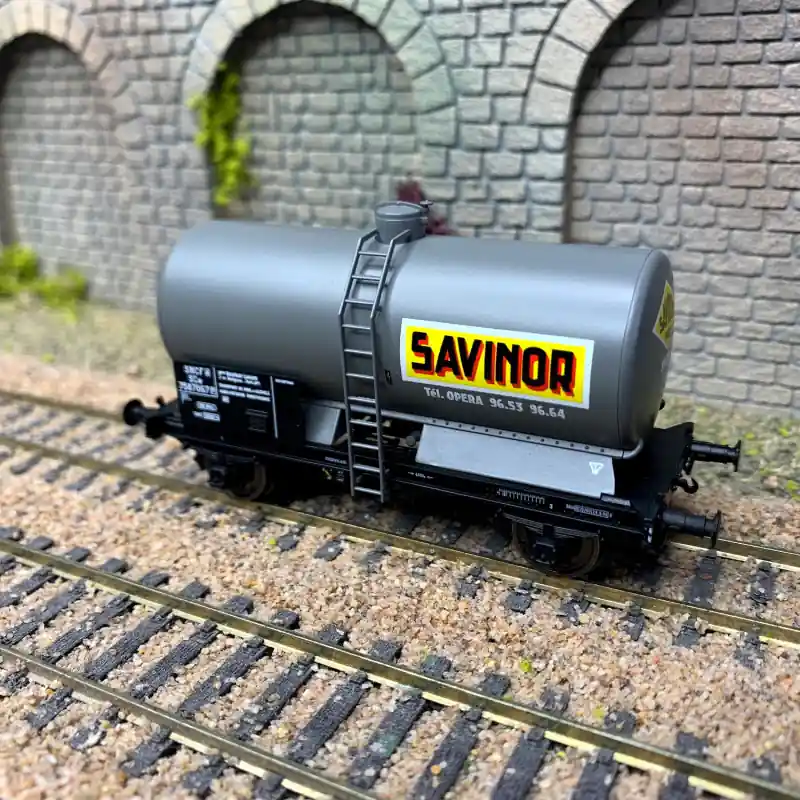 Nouveauté Wagon citerne OCEM 29 "SAVINOR", SNCF, Ep III – REE WB713 - HO 1/87