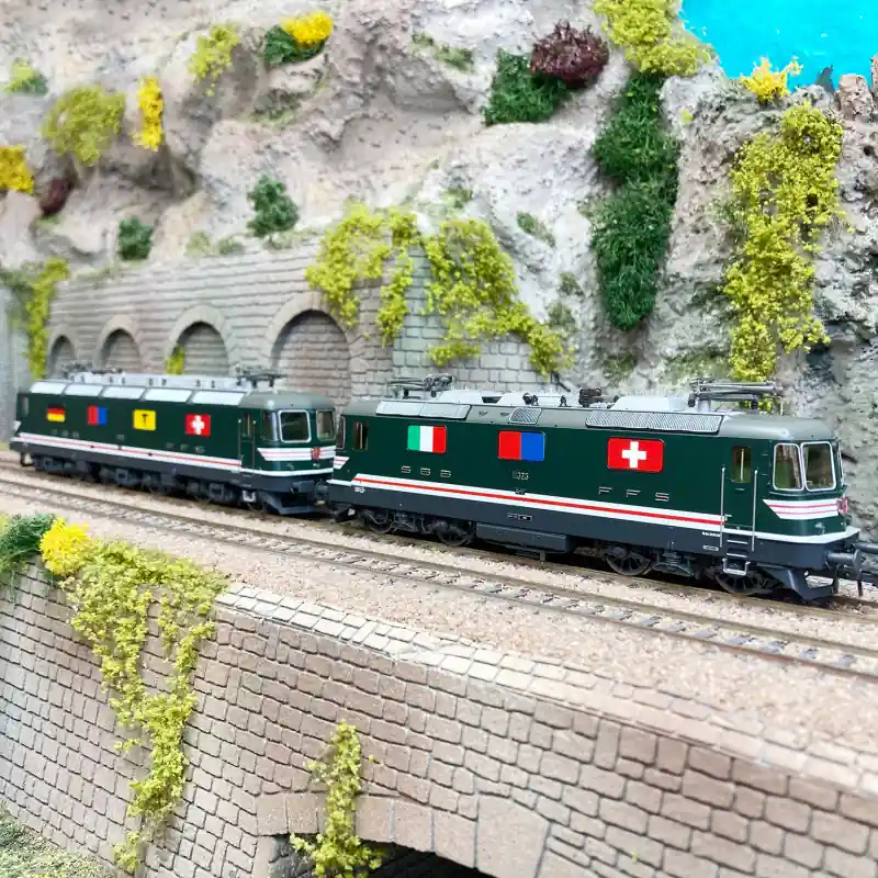 Vente Flash Locomotive double traction Re 10/10 (11323 + 11626), SBB, Ep IV, 3R, Digital son - ROCO 79415 - HO 1/87