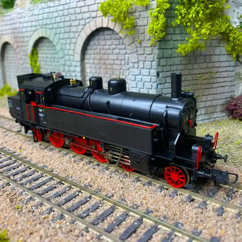 Remise Locomotive à vapeur 77.23 , Ep III - ROCO 70075 - HO 1/87