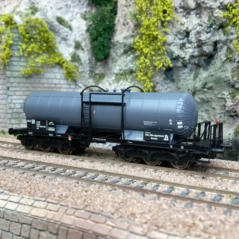 Wagon citerne ZZH "VEB GÄRHRUNGSCHEMIE DESSAU", DR , Ep IV - BRAWA 50560 - HO 1/87 Offre Spéciale