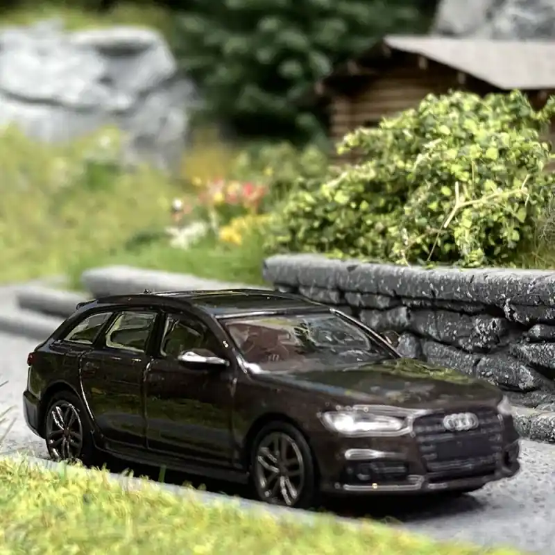 Prix Choc Audi A6 Avant 2018 Marron Métal - MINICHAMPS 870 018111 - HO 1/87