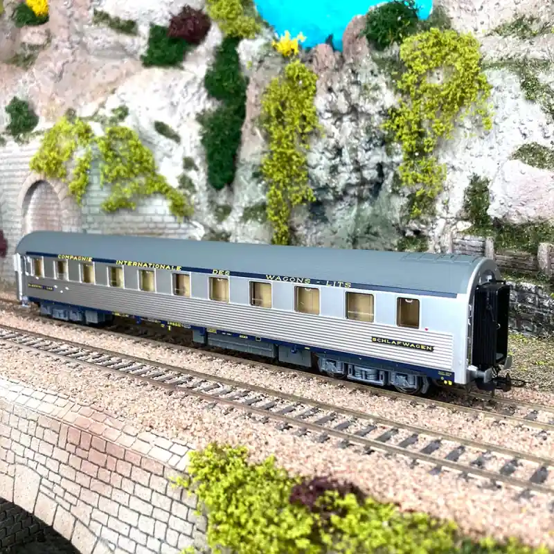 Commander Vite Voiture-lits type P, inox bandeau bleu CIWL, gérance Sncf, EpIV - LSMODELS 49103 - HO-1/87
