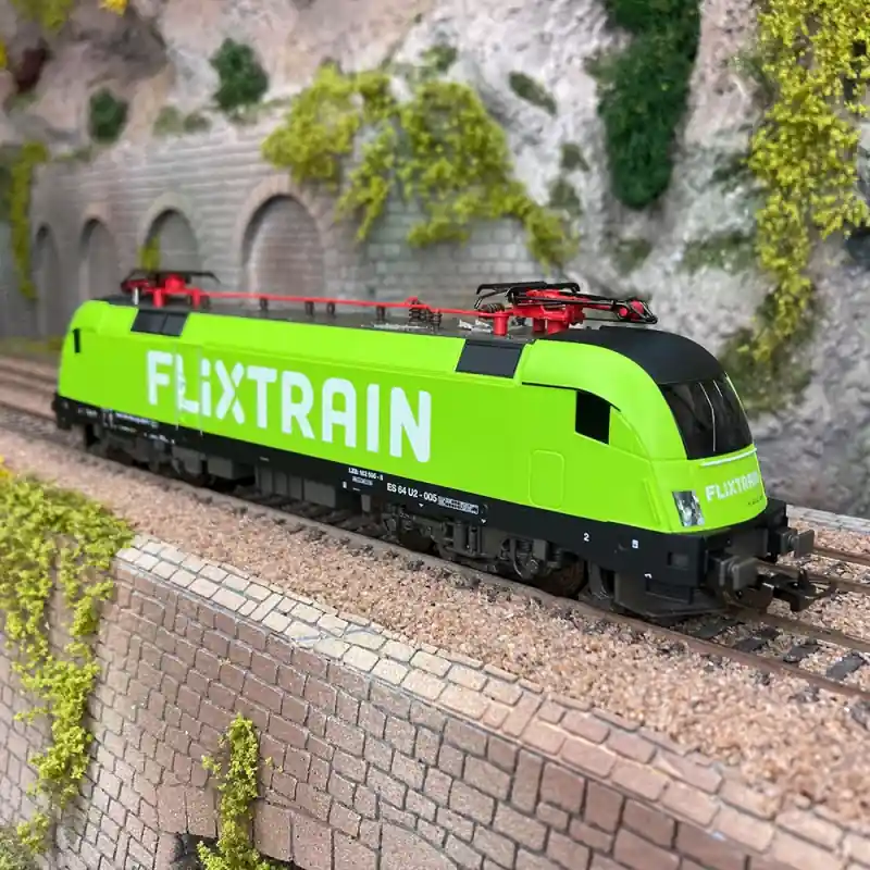Achat Immédiat Locomotive Taurus ES64 Flixtrain Ep VI -HO 1/87- PIKO 57924