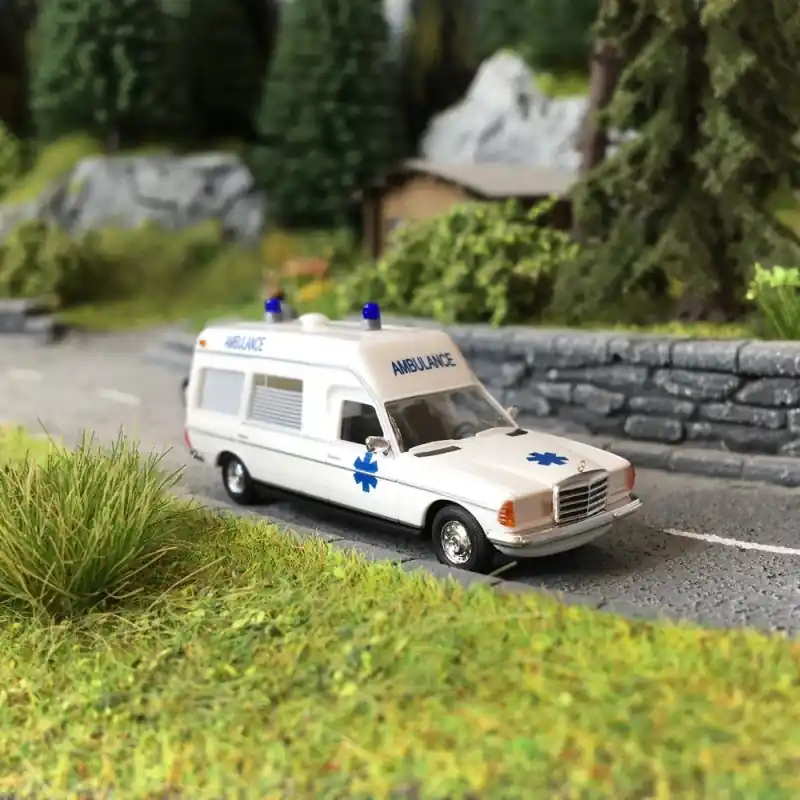Super Prix Ambulance Mercedes VF 123 - HO 1/87 - BUSCH 52213