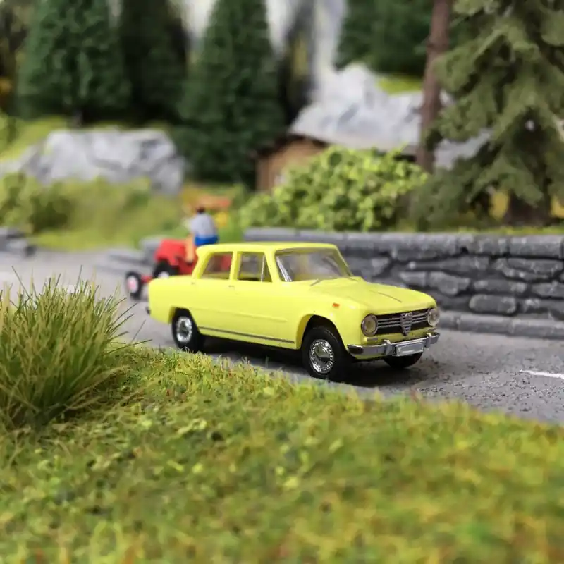 Expédié Aujourd'hui Alfa Romeo Giulia 1300 Jaune -HO 1/87-BREKINA 29526