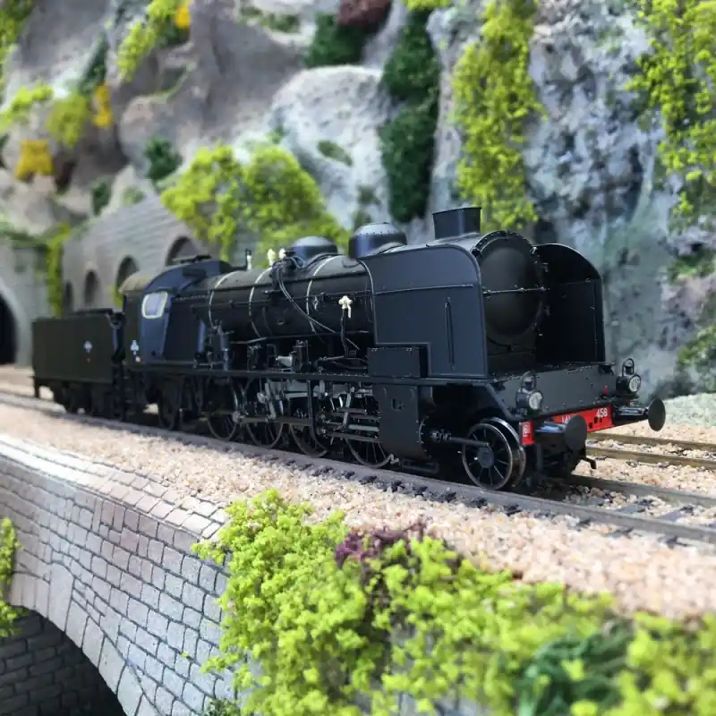 Must-Have Locomotive 141 E 458 Veynes SNCF Ep III -HO 1/87-REE MB129