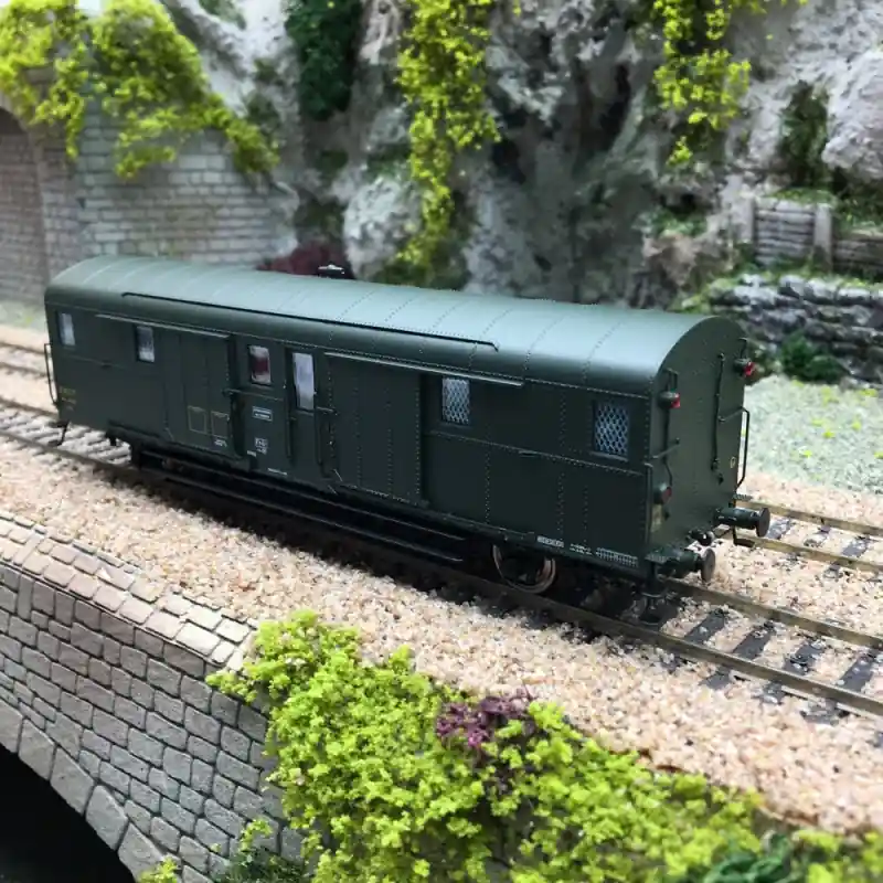 Super Prix Fourgon OCEM 32 Est Ep III SNCF-HO 1/87-REE VB315