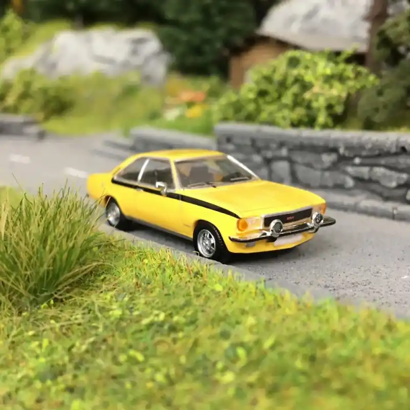Livraison Express Opel Commodore B coupé Jaune / Noir-HO 1/87-PCX870037