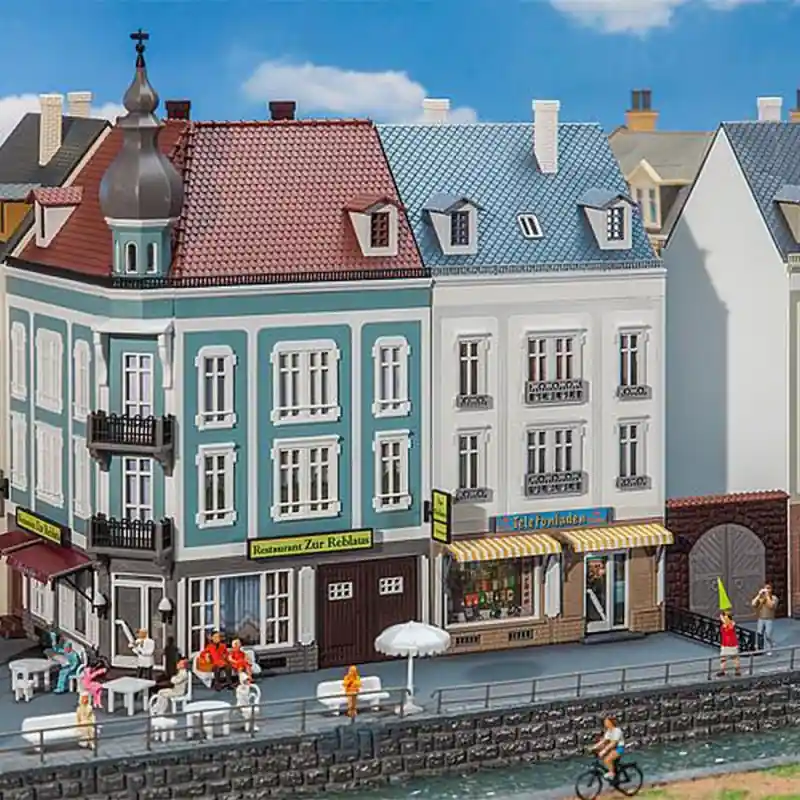 2 grandes maisons de ville avec commerce-HO 1/87-FALLER 130703 Petit Prix